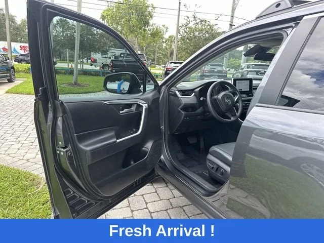 2024 Toyota RAV4 XLE Premium photo 22