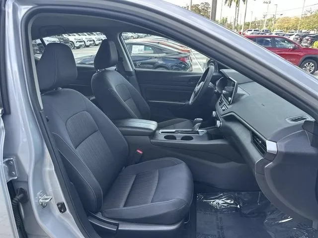 2025 Nissan Altima S photo 29