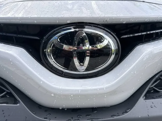 2024 Toyota Camry SE photo 10