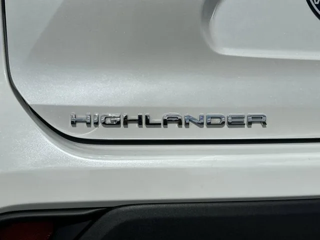 2023 Toyota Highlander L photo 37