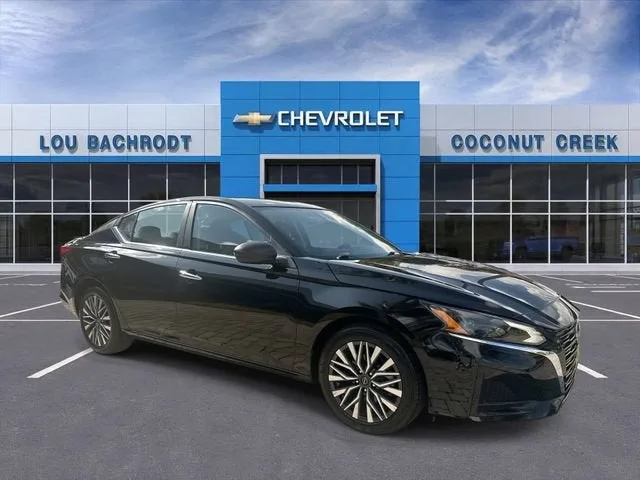 2025 Nissan Altima SV photo 2