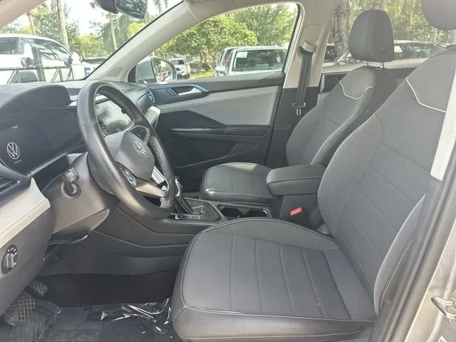 2024 Volkswagen Taos SE photo 23