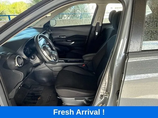 2023 Nissan Kicks SV photo 2
