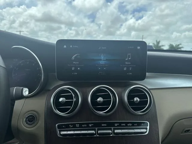 2022 Mercedes-Benz GLC GLC 300 photo 25