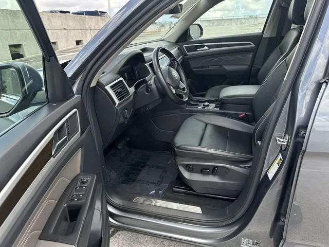 2022 Volkswagen Atlas 2.0T SE w/Technology photo 22