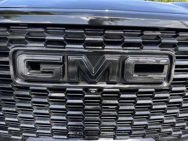 2021 GMC Yukon Denali photo 10