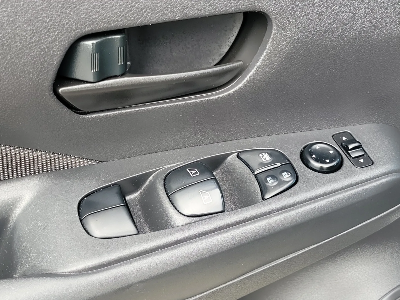 2020 Nissan Kicks S photo 23