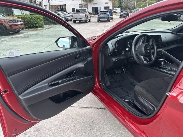 2025 Hyundai Elantra SEL Sport photo 22