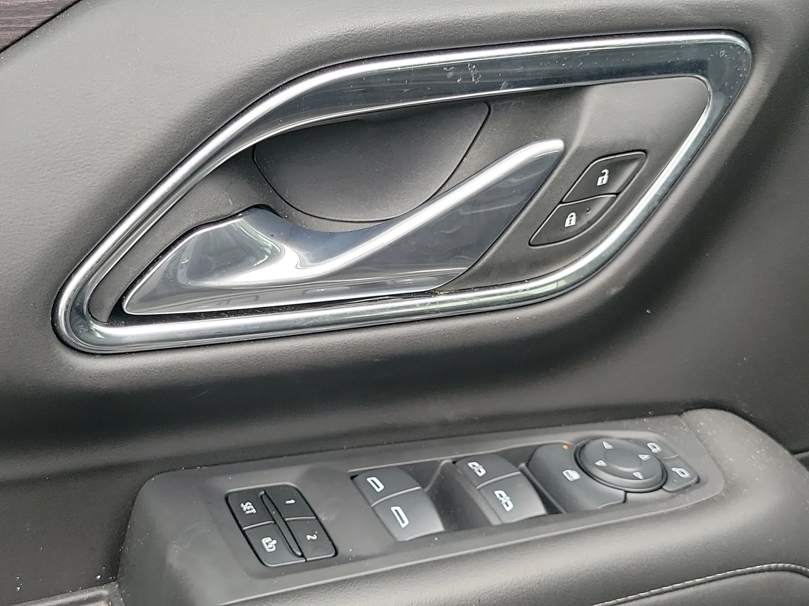 2024 Chevrolet Suburban LT photo 8