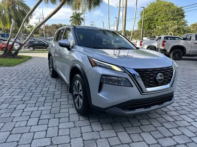 2022 Nissan Rogue SV photo 17