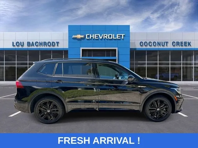 2022 Volkswagen Tiguan SE R-Line Black photo 9