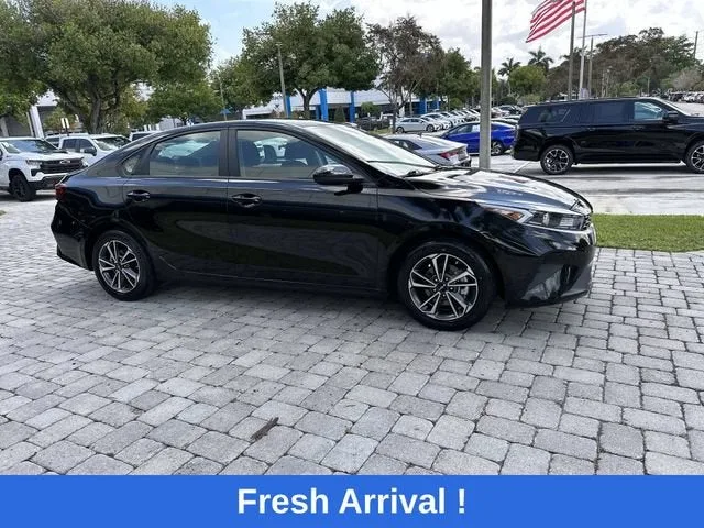 2024 Kia Forte LXS photo 3