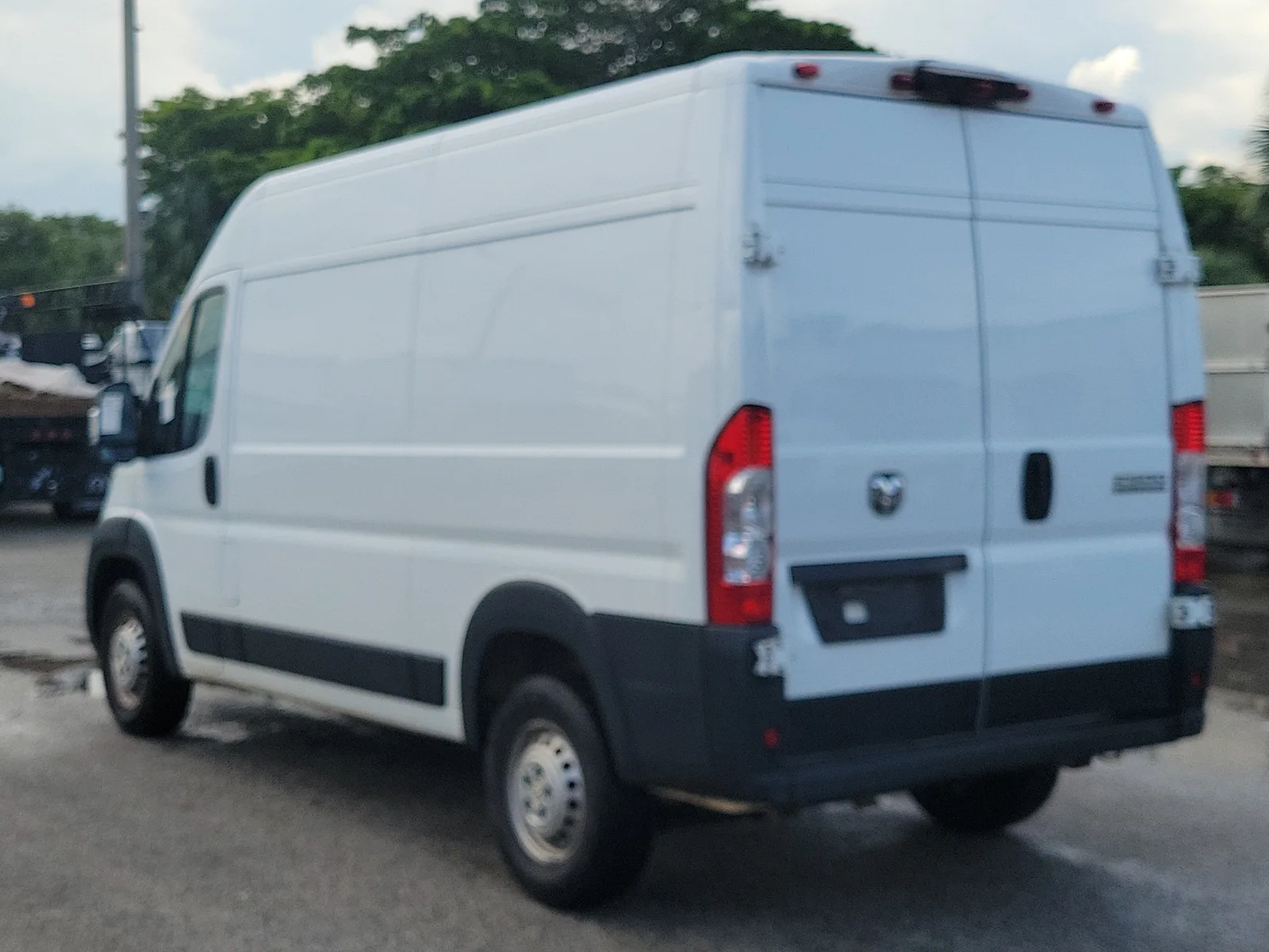 2024 RAM ProMaster Cargo Van Tradesman photo 3