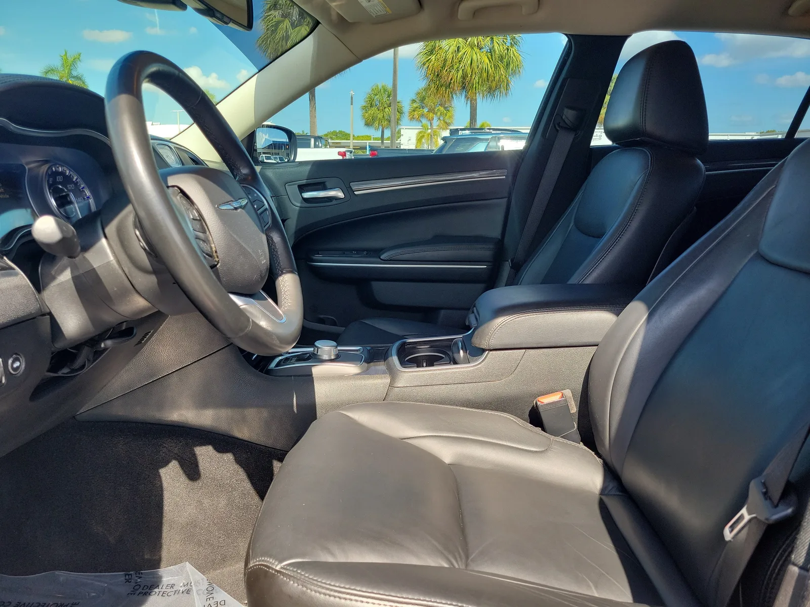 2021 Chrysler 300 Touring L photo 21