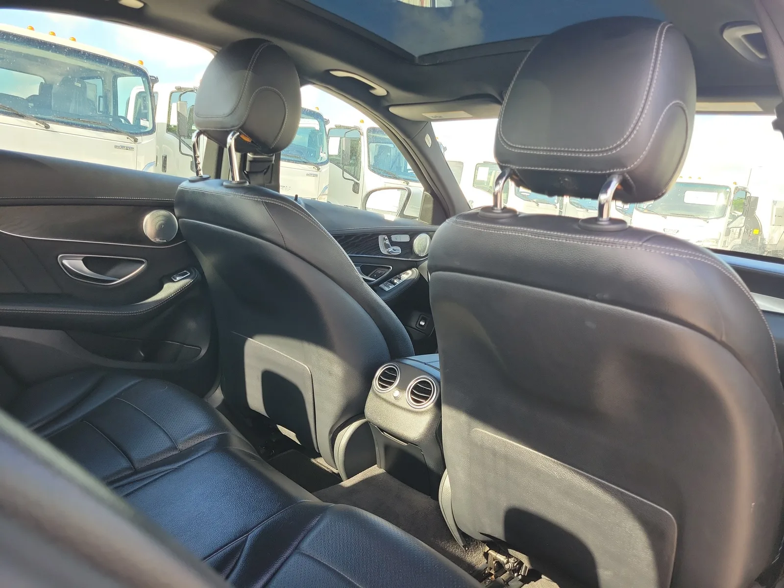 2016 Mercedes-Benz C-Class C 300 Luxury photo 8