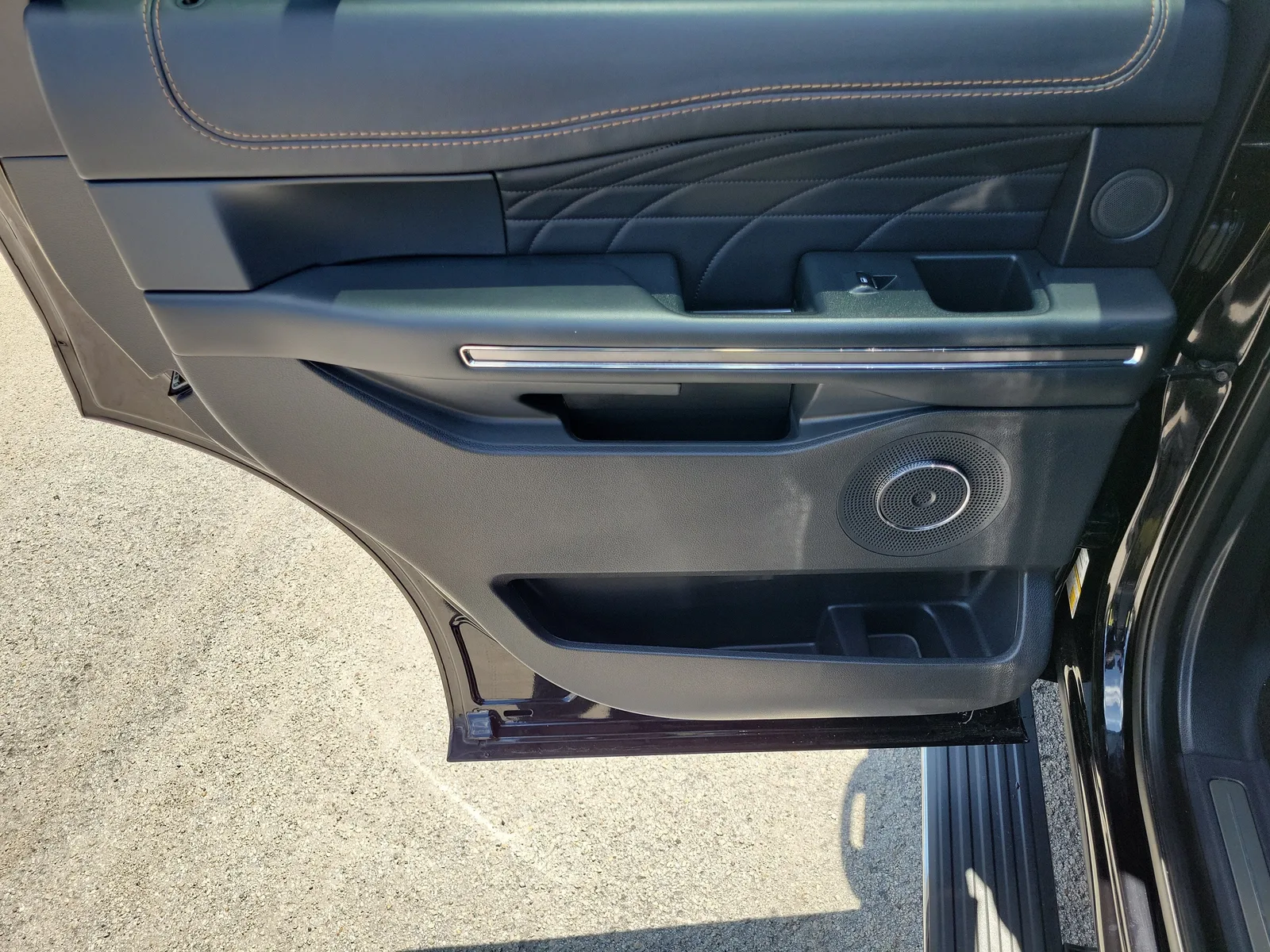 2023 Ford Expedition Platinum photo 17