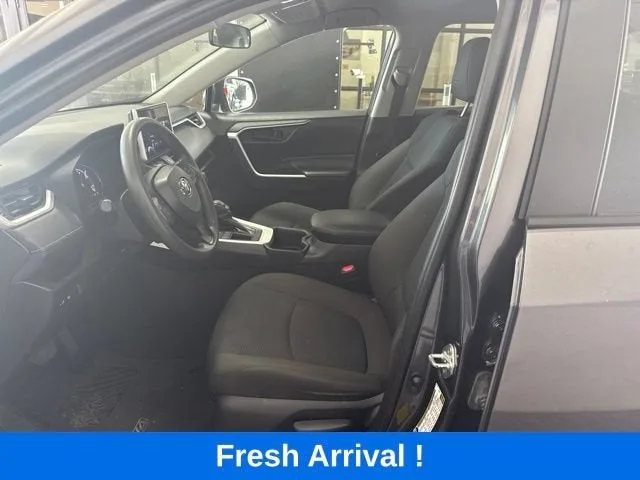 2024 Toyota RAV4 LE photo 2
