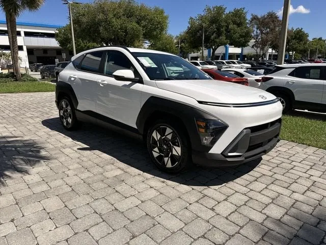 2025 Hyundai Kona SEL photo 16