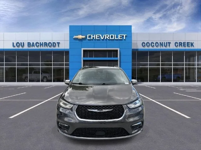 2023 Chrysler Pacifica Limited photo 3