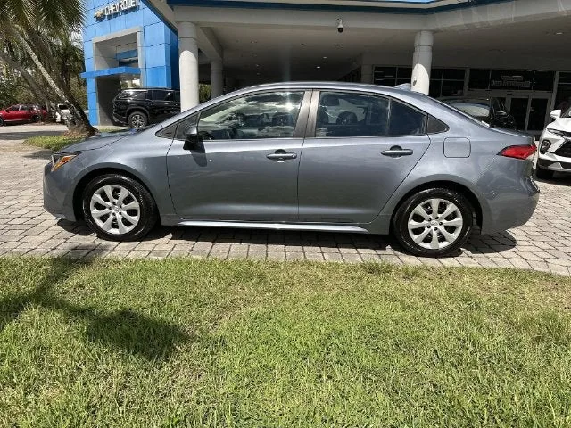 2024 Toyota Corolla LE photo 32