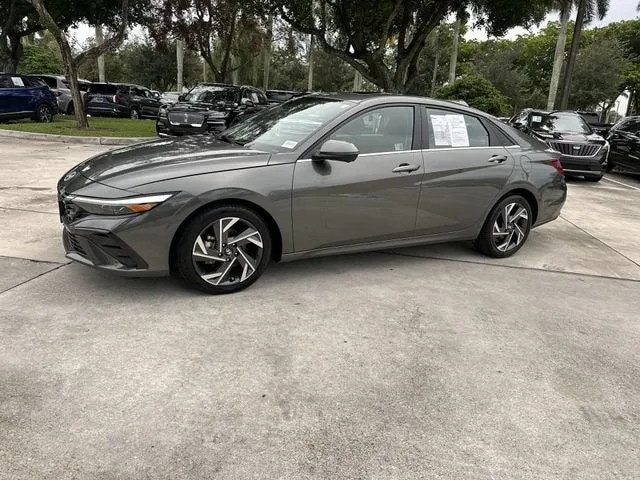 2024 Hyundai Elantra Limited photo 31