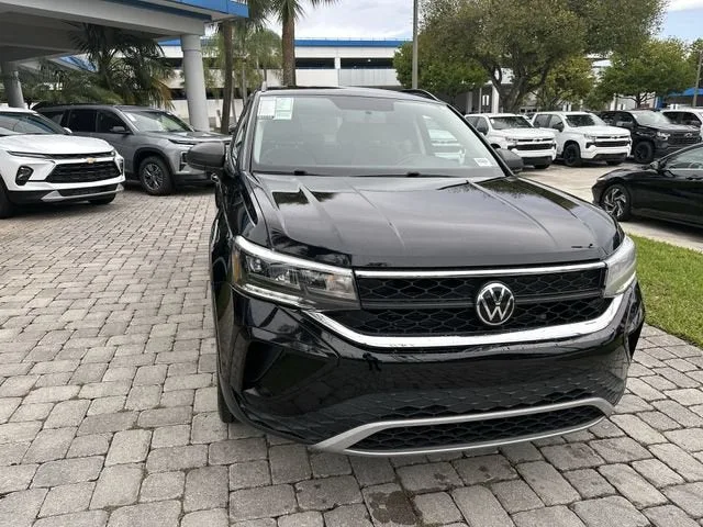 2022 Volkswagen Taos S photo 18