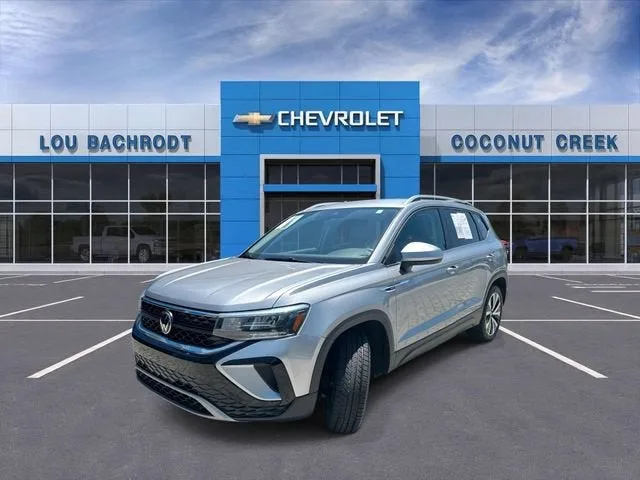 2024 Volkswagen Taos SE photo 4