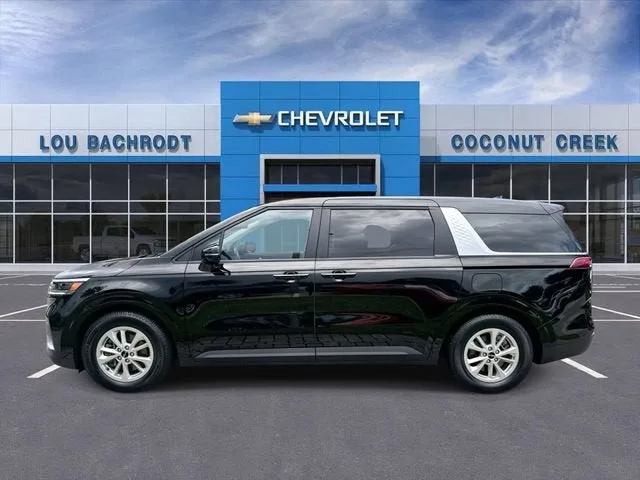 2024 Kia Carnival LX photo 5