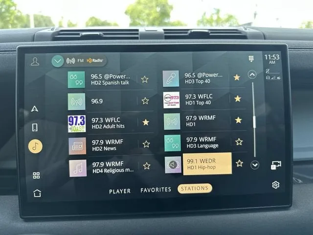 2023 Land Rover Defender SE photo 25