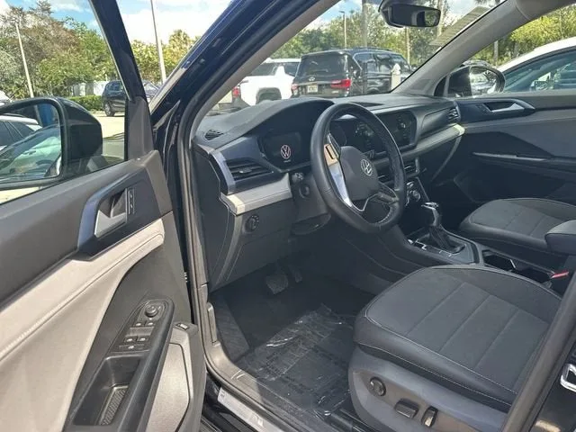 2024 Volkswagen Taos SE photo 14