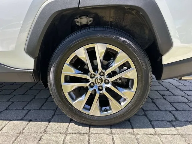 2021 Toyota RAV4 Limited photo 11
