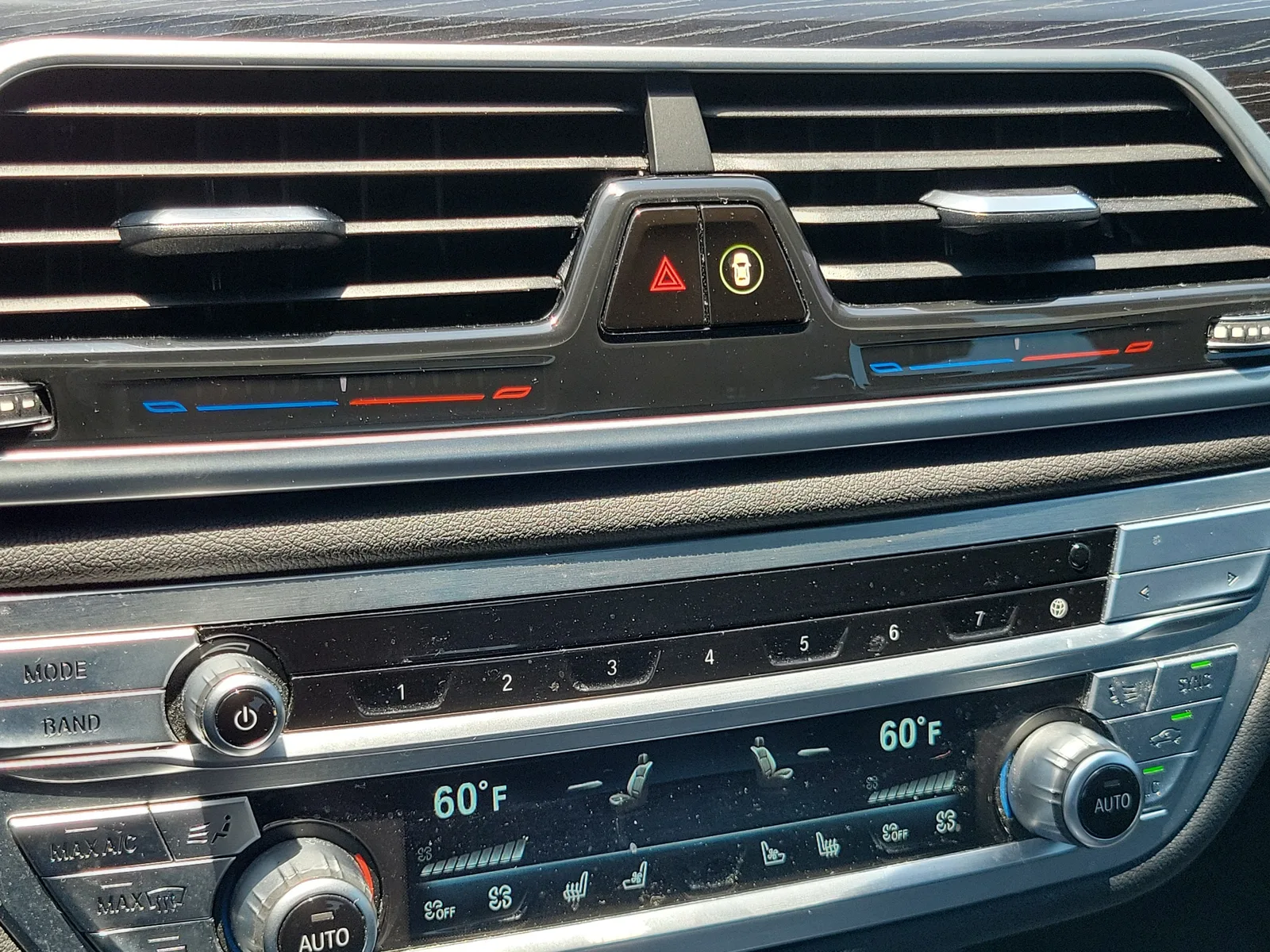 2022 BMW 7 Series 740i photo 30