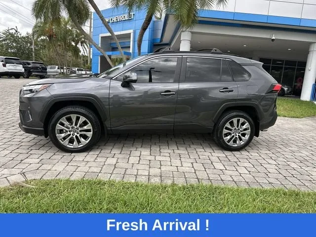 2024 Toyota RAV4 XLE Premium photo 31