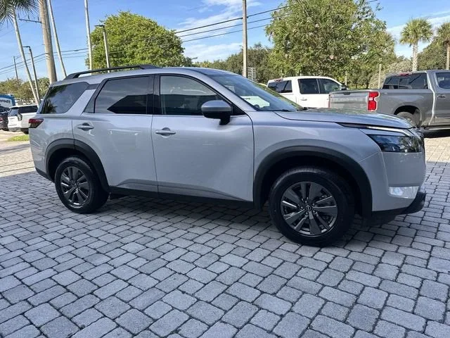 2025 Nissan Pathfinder SV photo 15