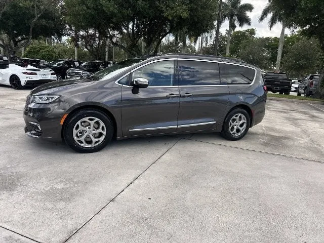 2023 Chrysler Pacifica Limited photo 31