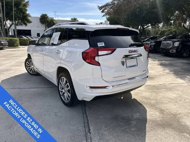 2024 GMC Terrain Denali photo 12