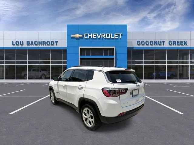 2024 Jeep Compass Latitude photo 6