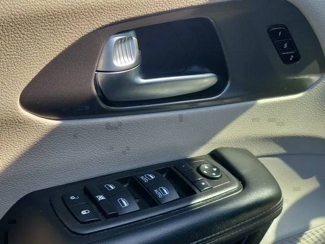 2024 Chrysler Pacifica Hybrid Select photo 22