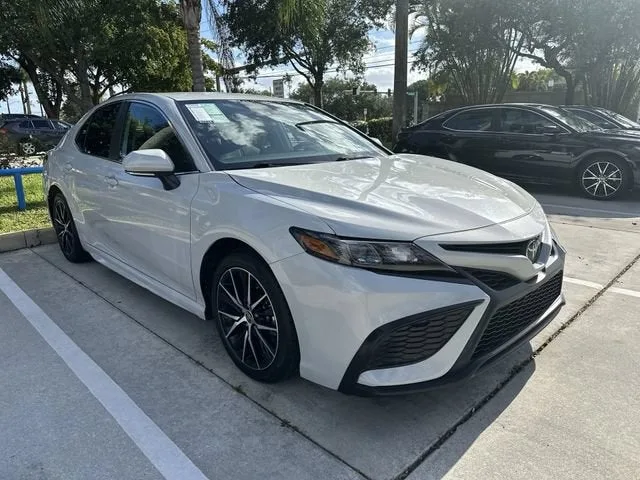 2024 Toyota Camry SE photo 18