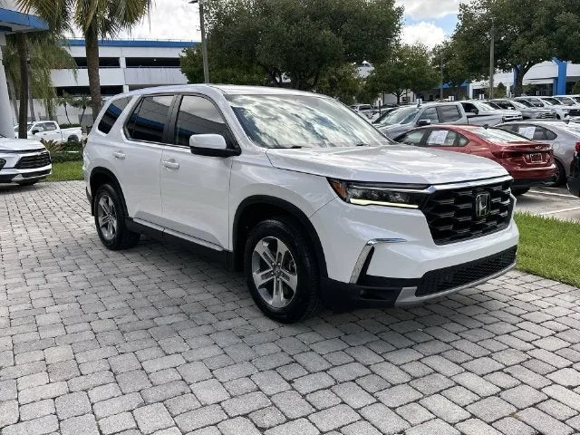 2024 Honda Pilot EX-L 7 Passenger photo 17
