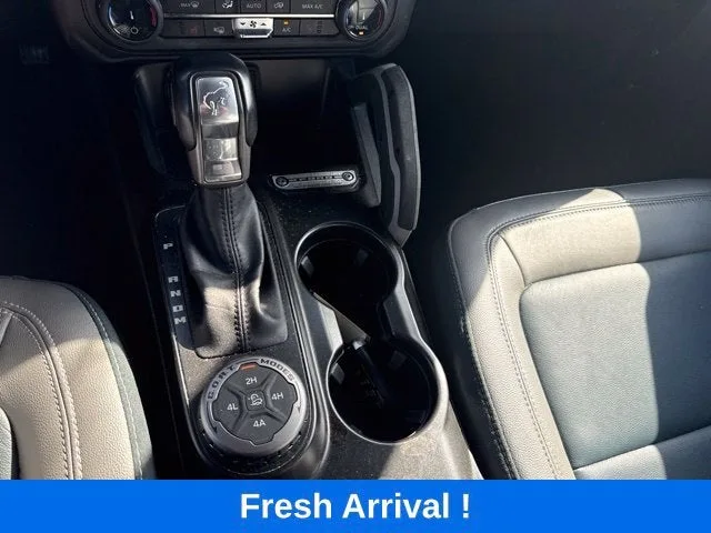 2022 Ford Bronco Base photo 8