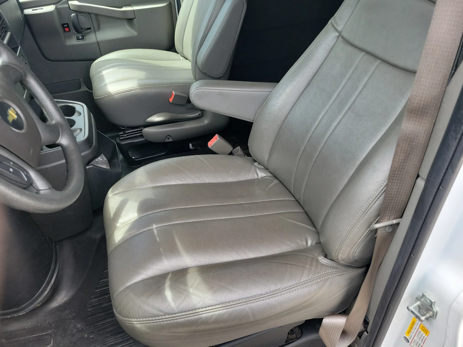 2025 Chevrolet Express Cargo WT photo 17