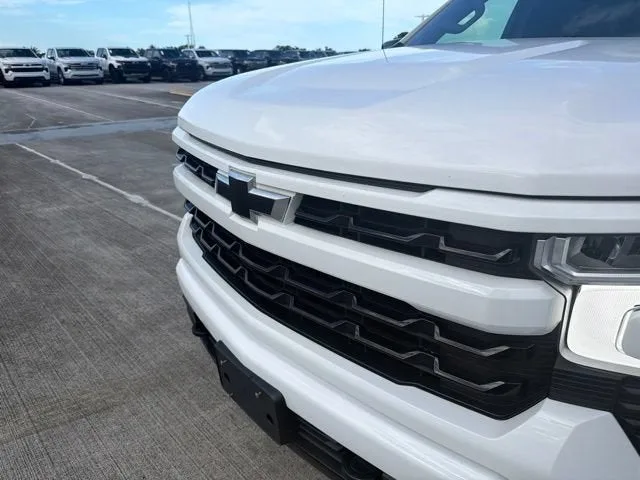 2023 Chevrolet Silverado 1500 RST photo 2