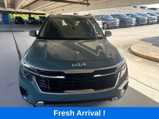 2024 Kia Seltos EX photo 18