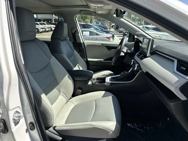 2021 Toyota RAV4 Limited photo 29