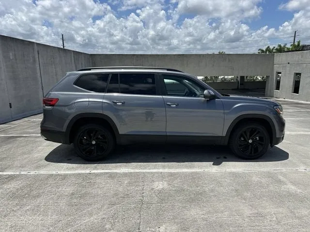 2022 Volkswagen Atlas 2.0T SE w/Technology photo 18