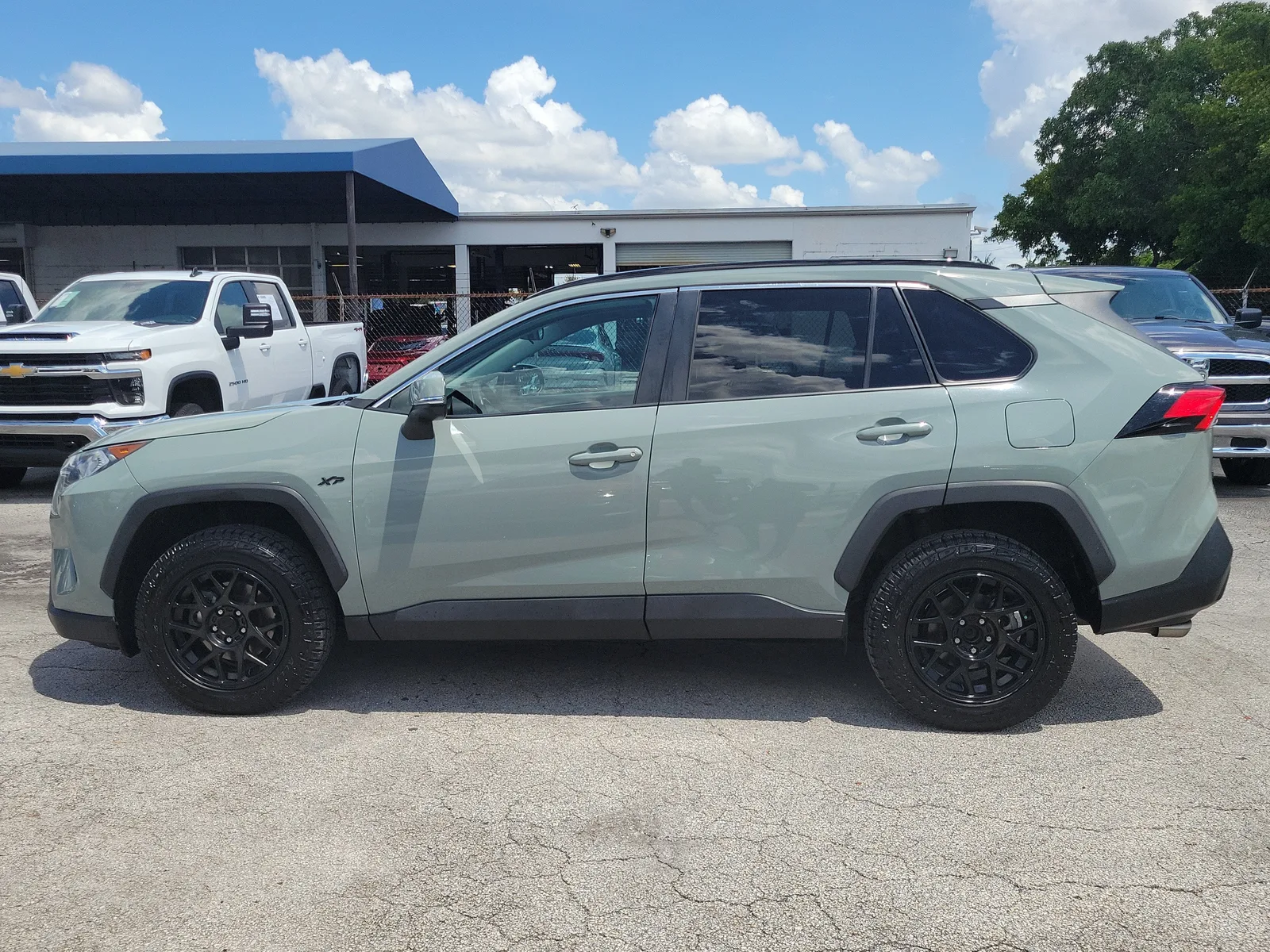2021 Toyota RAV4 XLE photo 6