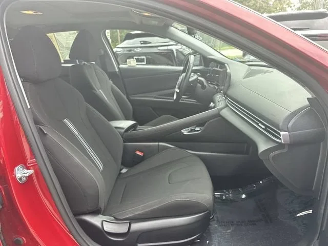 2025 Hyundai Elantra SEL Convenience photo 29