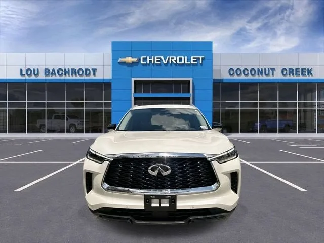 2023 INFINITI QX60 LUXE photo 3