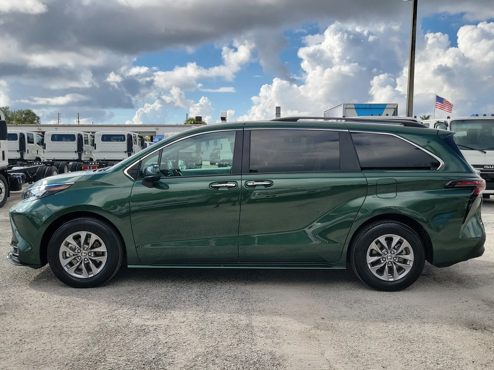 2026 Toyota Sienna XLE photo 6